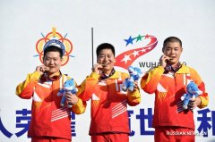 Китай завоевал 12 золотых медалей в первый день Всемирны